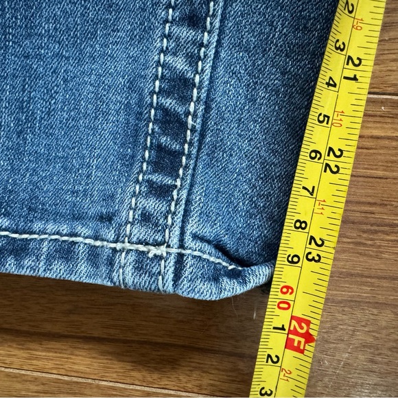 Miss Me 3/4 Length Jeans - Picture 3 of 5